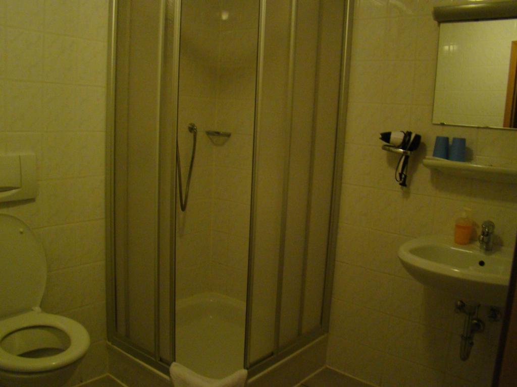 Hotel Burg Katzenstein Habitación foto